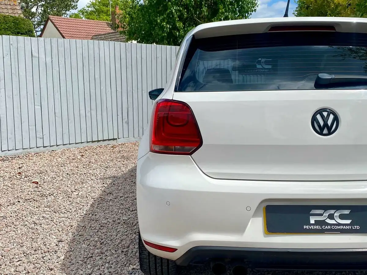 2013-volkswagen-polo-14-bluegt-3d-big-34