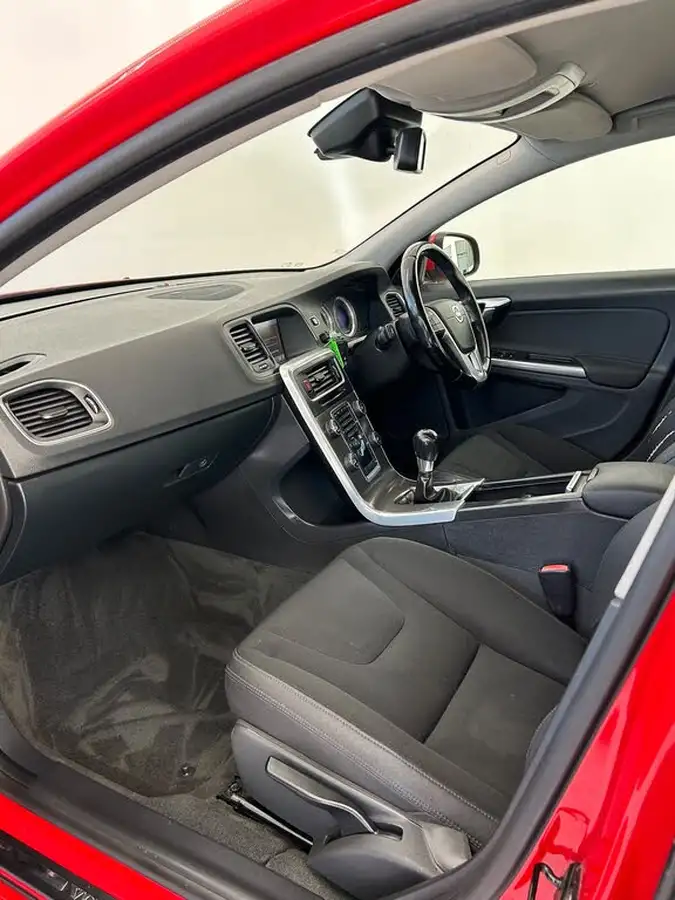 2010-volvo-s60-20td-d3-se-161bhp-1984cc-big-9