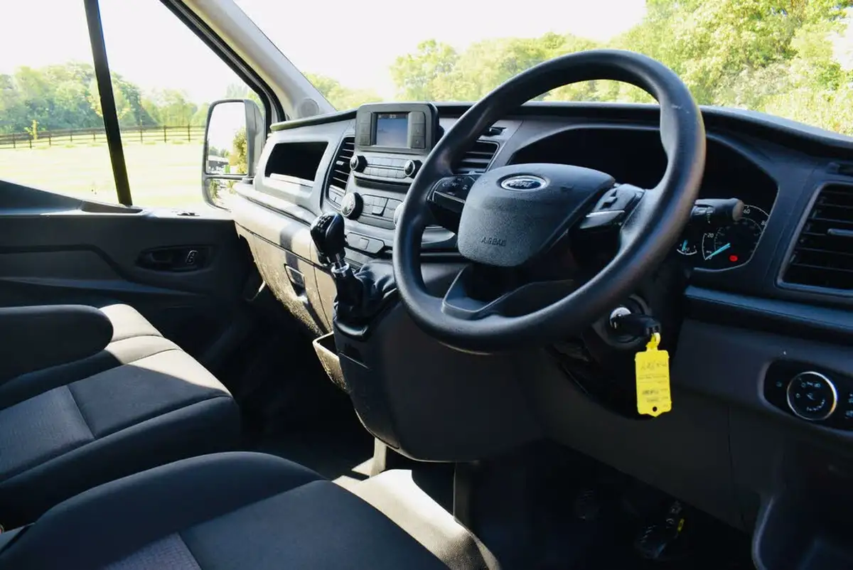 2022-ford-transit-20tdci-350-l2h1-leader-130pseu6dt-fwd-cab-big-8