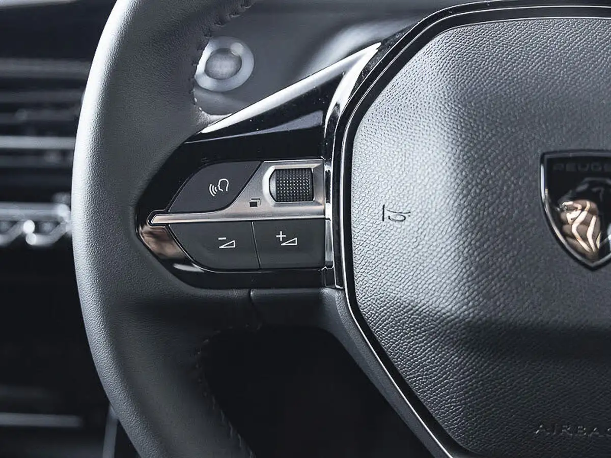 2025-peugeot-2008-suv-12-puretech-allure-130ps-big-13