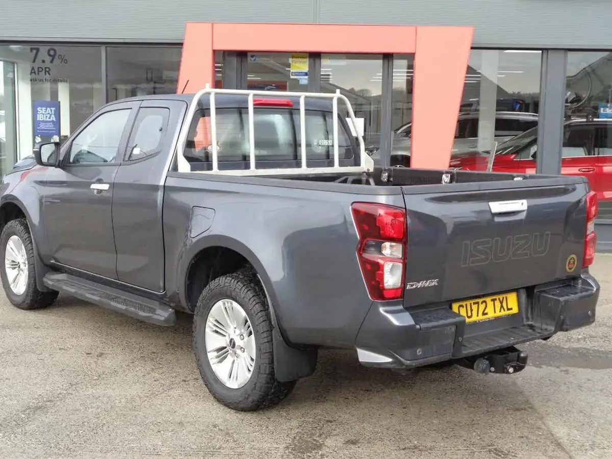 2022-isuzu-d-max-19td-dl20-extended-pick-up-big-3