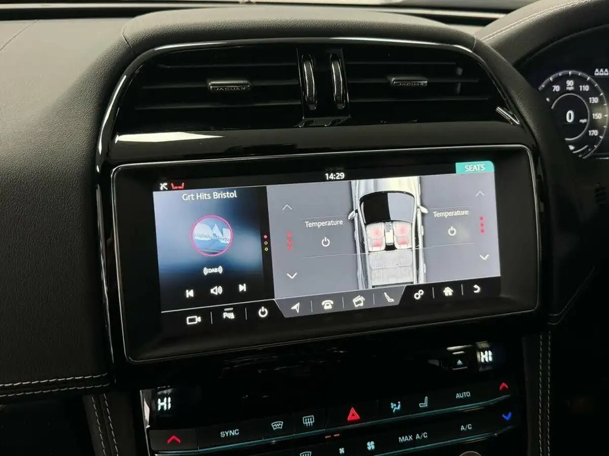 2020-jaguar-f-pace-20-i4d-chequered-flag-180ps-big-58