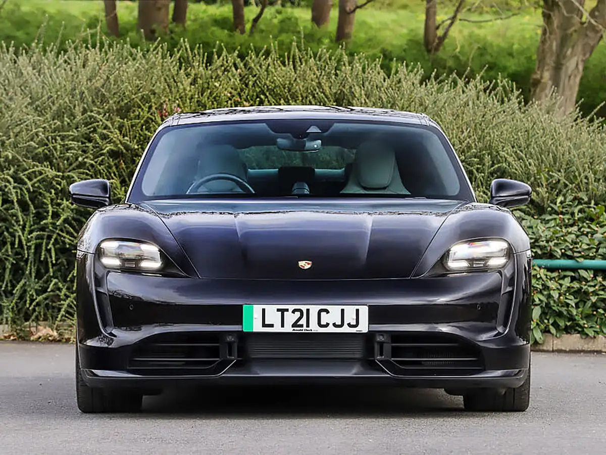 2021-porsche-taycan-e-turbo-big-19
