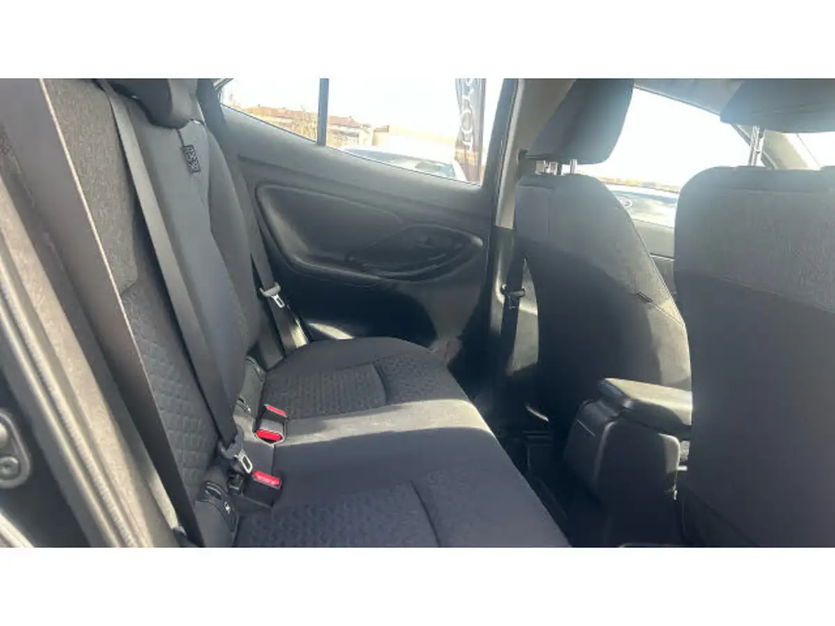 2023-toyota-yaris-cross-15-vvt-i-icon-big-11