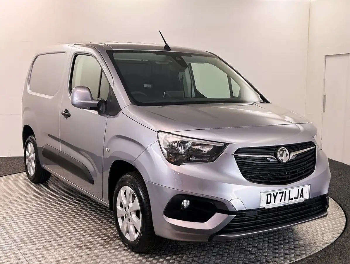 2021-vauxhall-combo-15cdti-griffin-2000-big-0