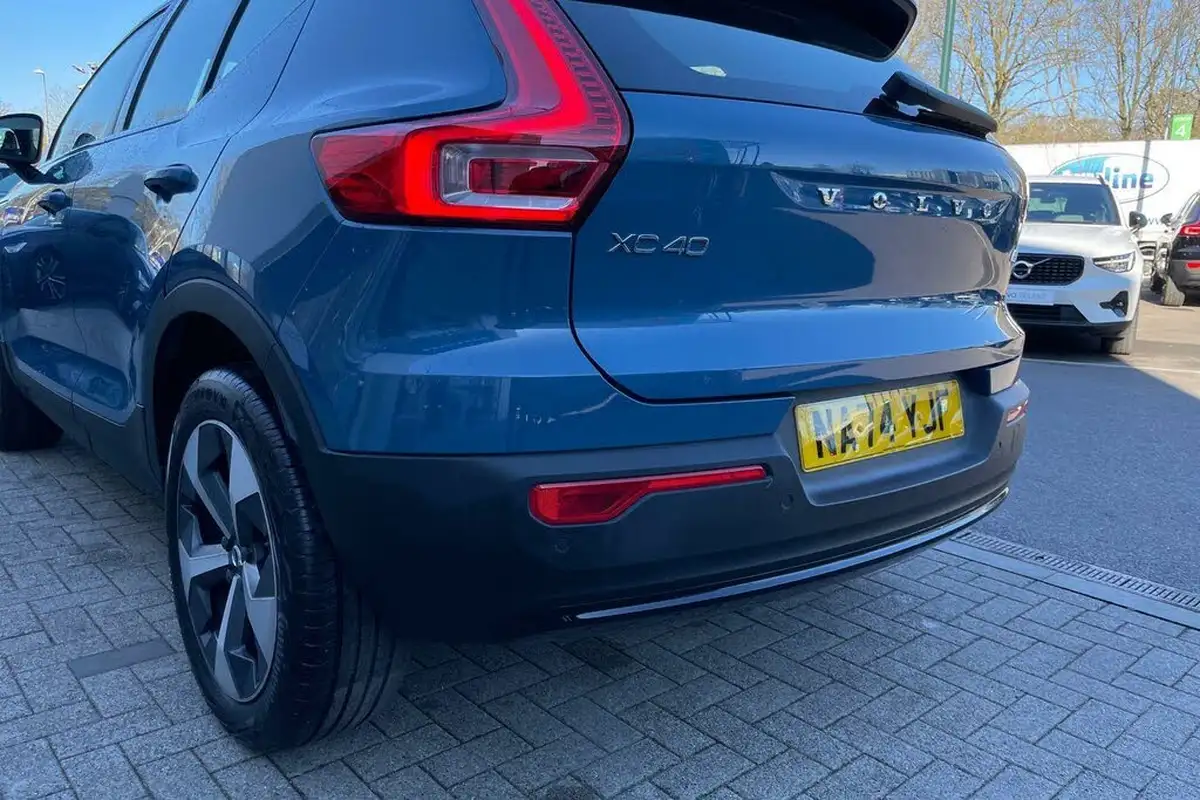 2024-volvo-xc40-20-b4-plus-big-16