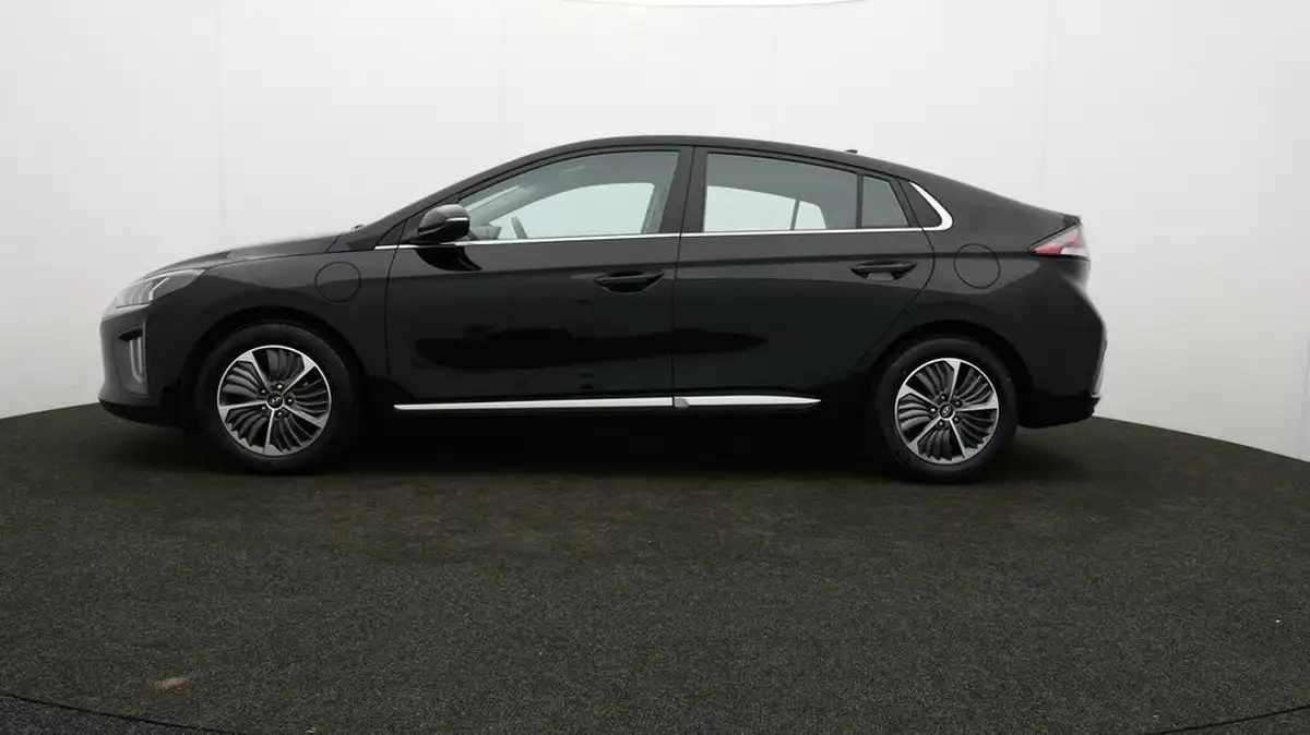 2022-hyundai-ioniq-16-gdi-premium-plug-in-hybrid-big-3
