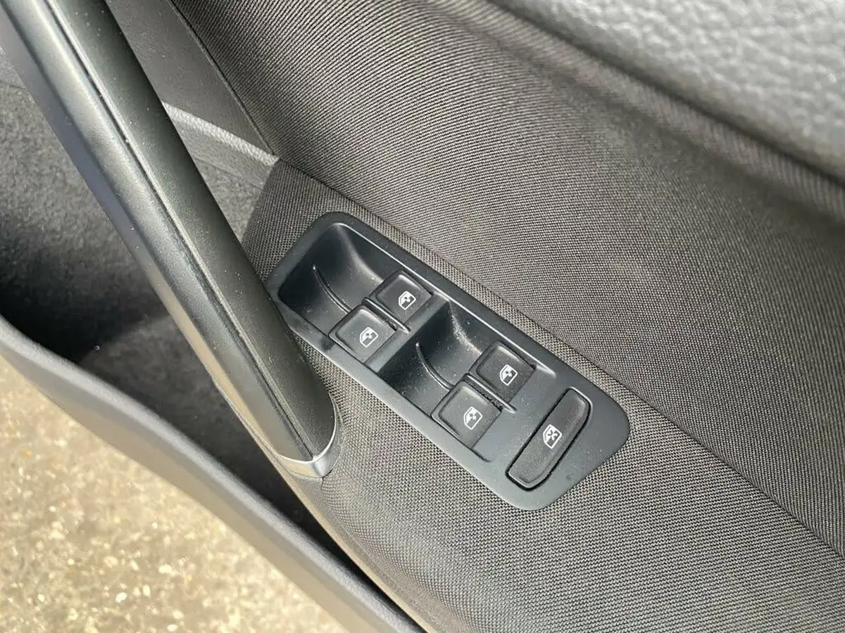 2018-volkswagen-golf-16tdi-se-nav-hatchback-5d-big-57