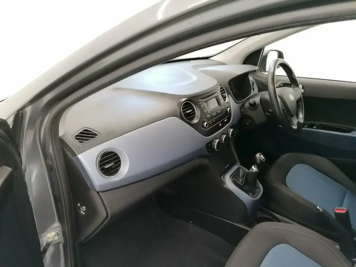 2014-hyundai-i10-10-premium-big-12