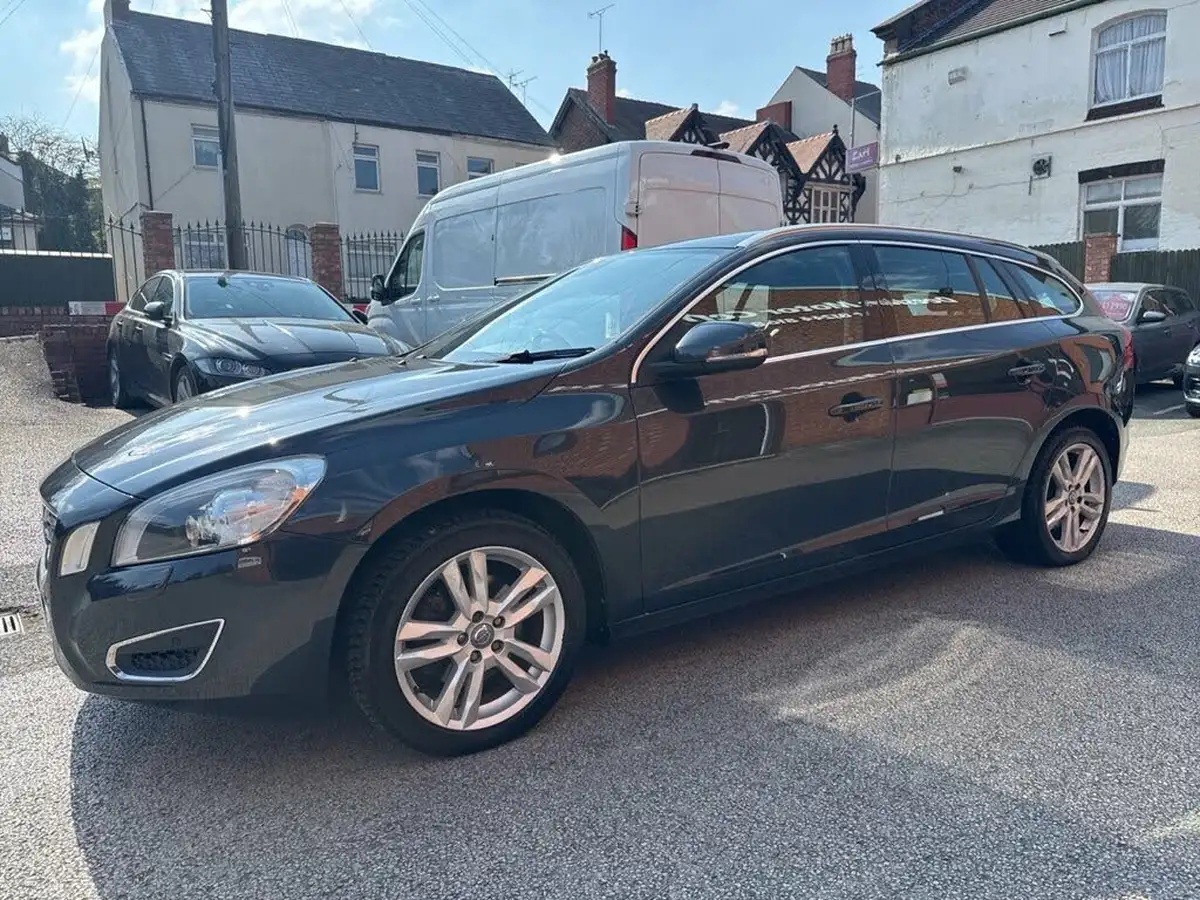 2012-volvo-v60-20td-d3-se-lux-136bhp-ss-geartronic-big-1
