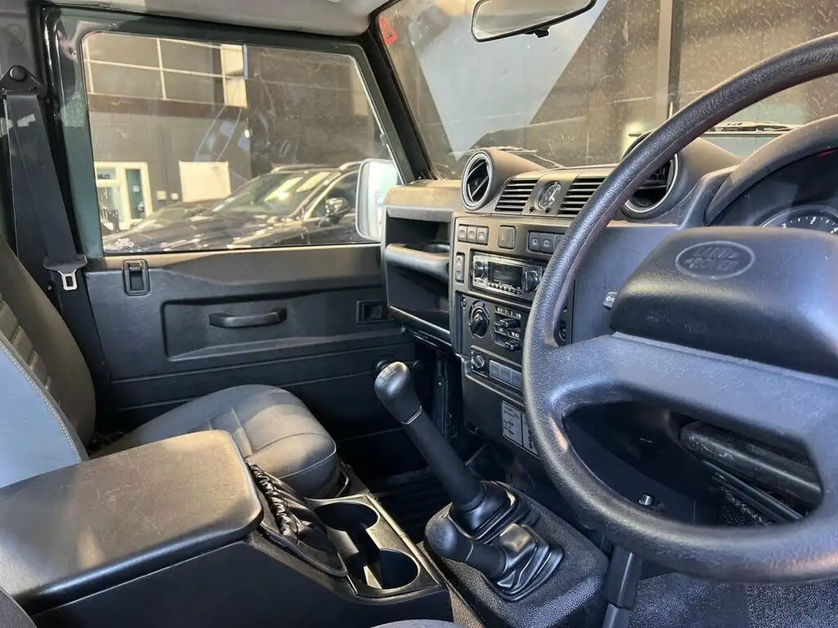 2012-land-rover-110-defender-22td-utility-station-wagon-5-drs-big-20