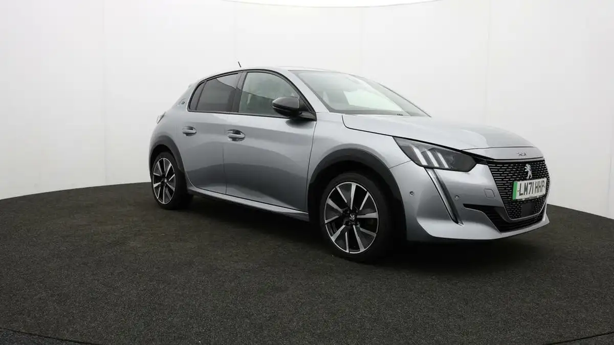 2021-peugeot-208-e-gt-premium-big-39