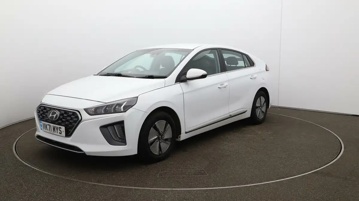 2021-hyundai-ioniq-16-gdi-premium-hybrid-big-3