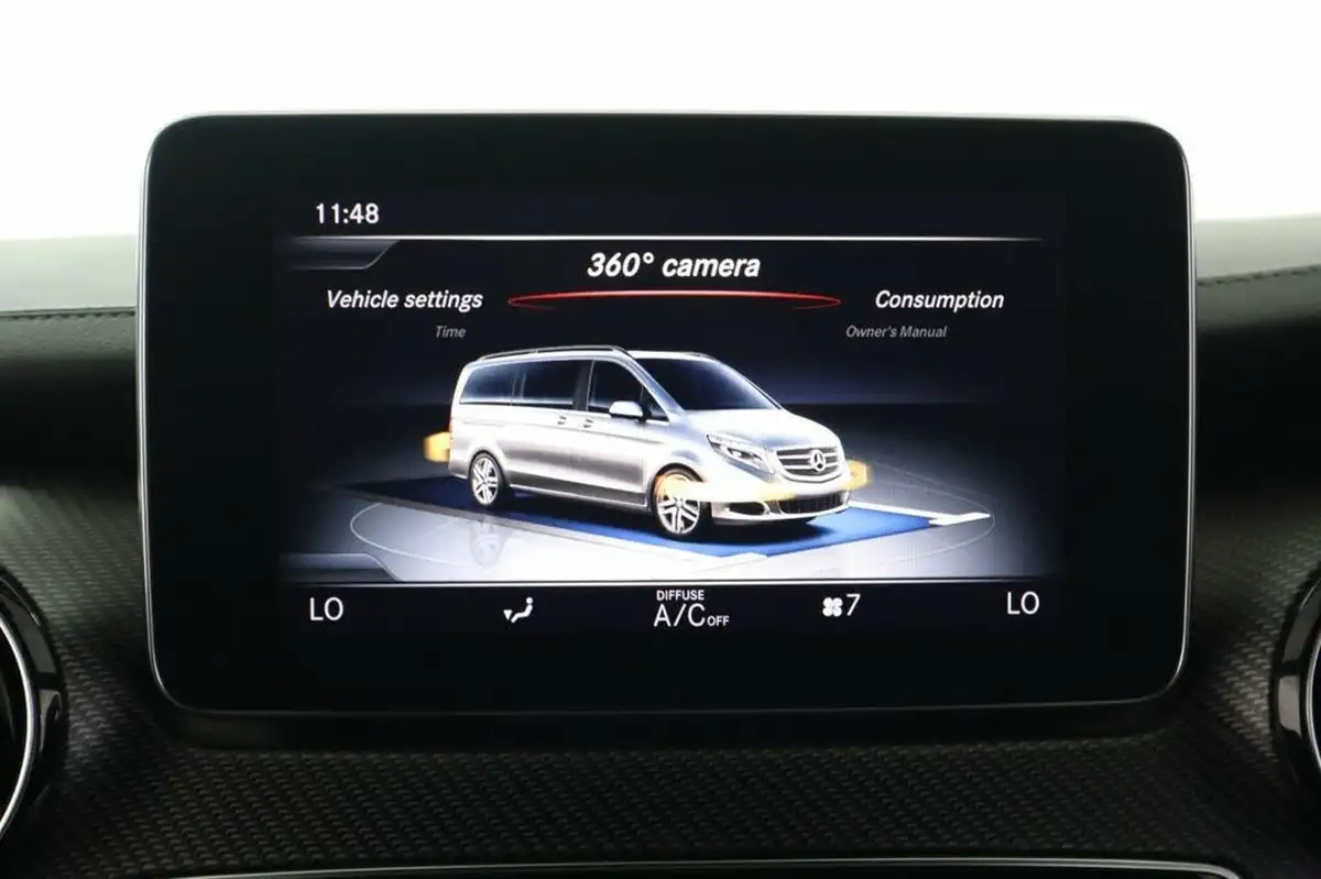 2020-mercedes-benz-v-class-20d-v300d-amg-line-extra-long-big-46
