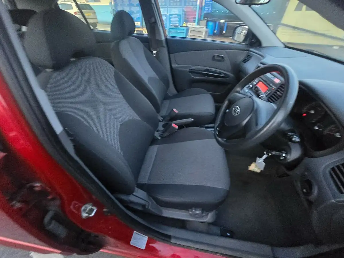 2010-kia-rio-14-strike-auto-big-17