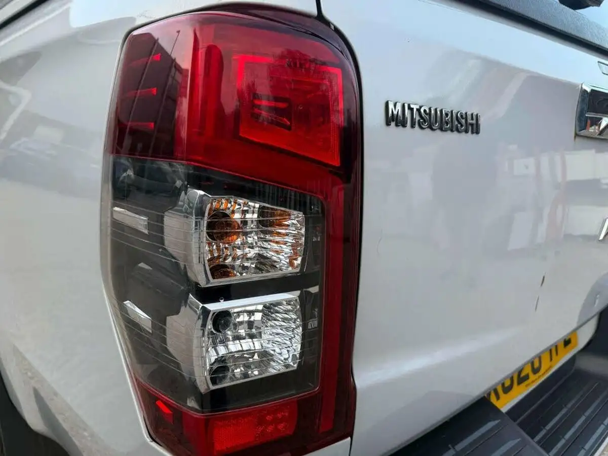 2020-mitsubishi-l200-22di-d-warrior-auto-big-13
