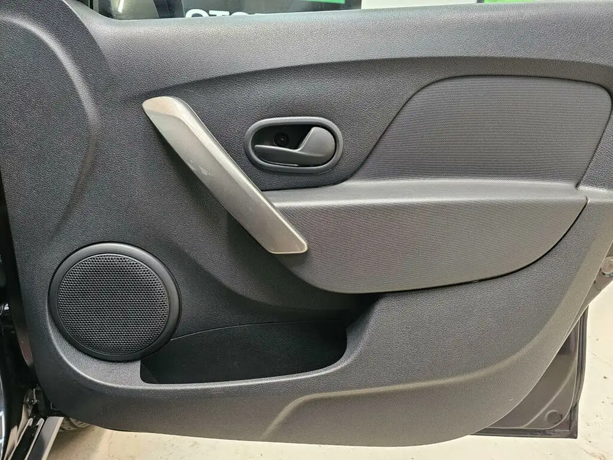 2014-dacia-sandero-stepway-09-laureate-big-21