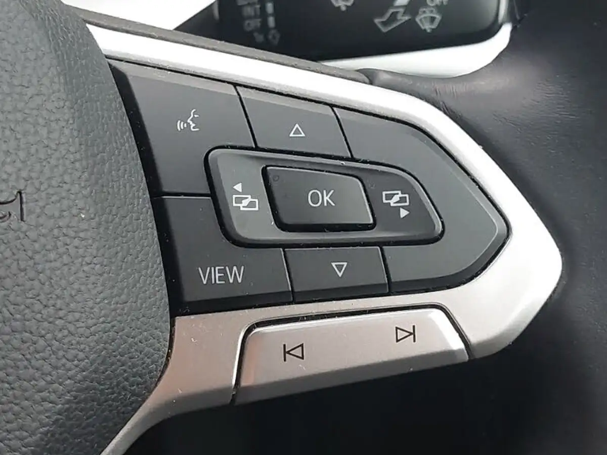 2021-volkswagen-golf-10-tsi-life-hatchback-big-18