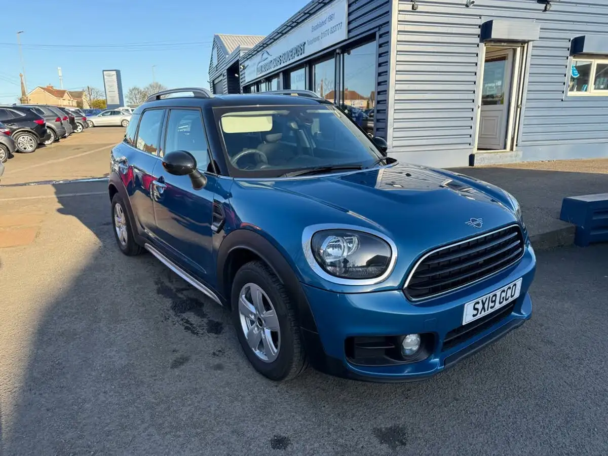2019-mini-countryman-15-cooper-classic-big-0