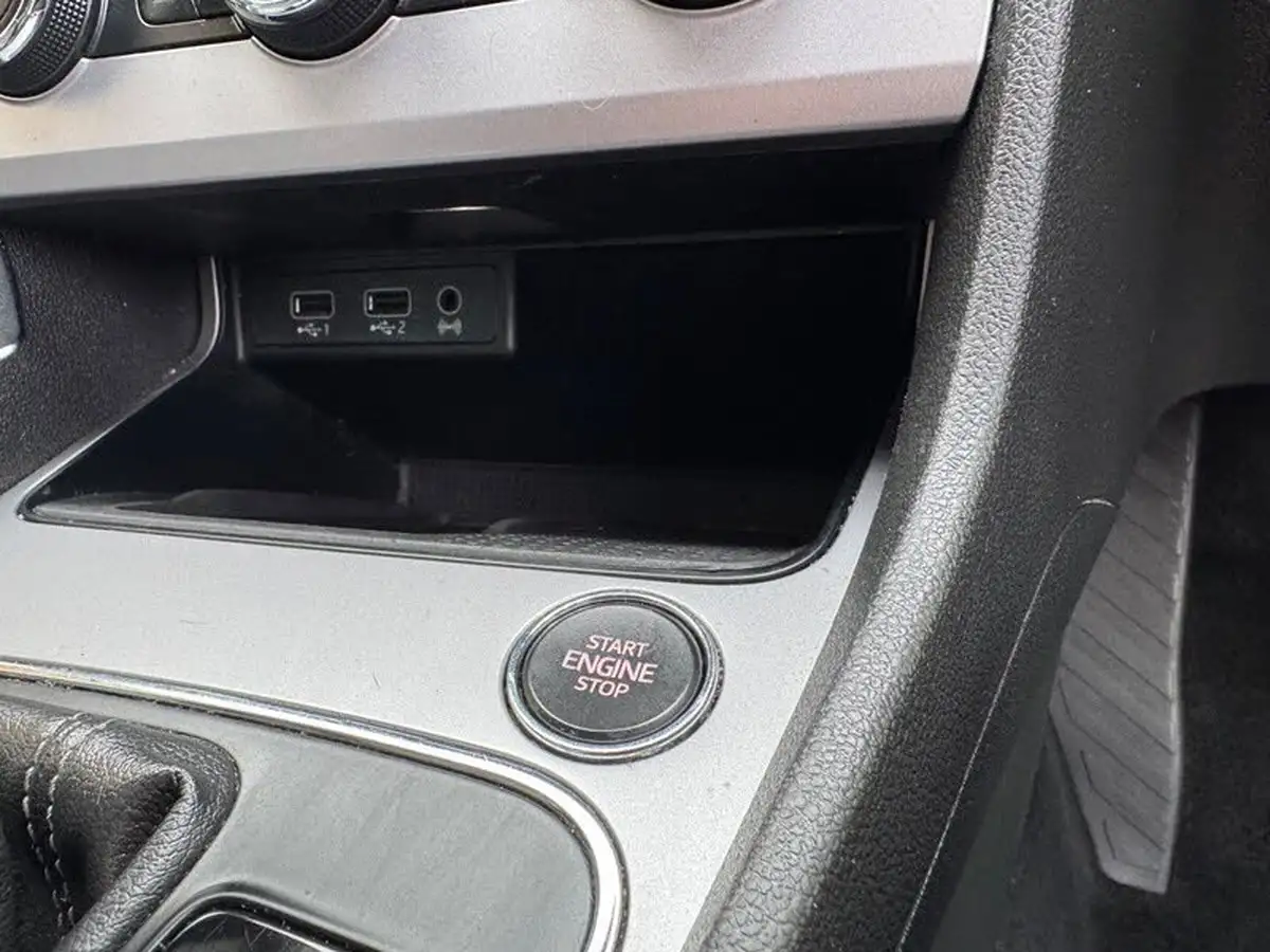 2017-seat-leon-14-ecotsi-xcellence-technology-hatchback-dsg-big-33
