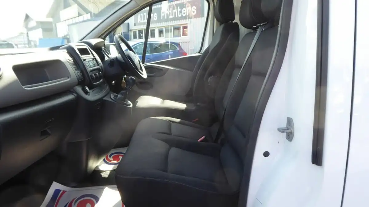 2018-renault-trafic-16dci-ll29-120-business-e6-panel-van-big-17