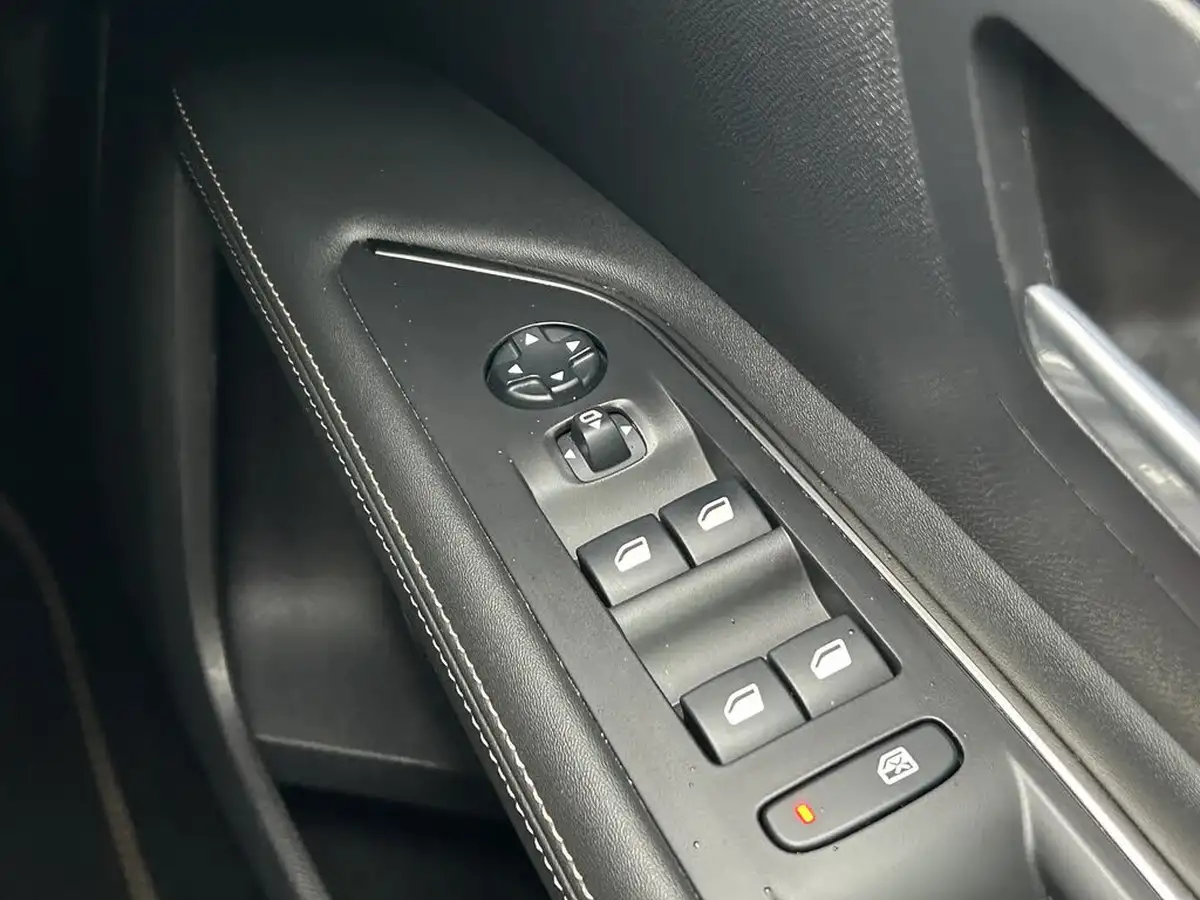 2020-peugeot-3008-suv-12-puretech-gt-line-eat8-big-23