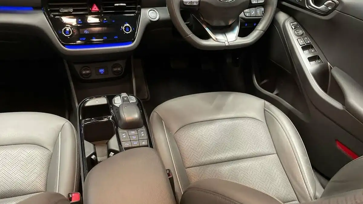 2022-hyundai-ioniq-e-premium-se-electric-big-14