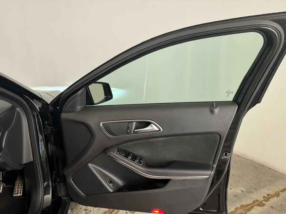 2019-mercedes-benz-gla-class-16-gla-180-amg-line-edition-big-16