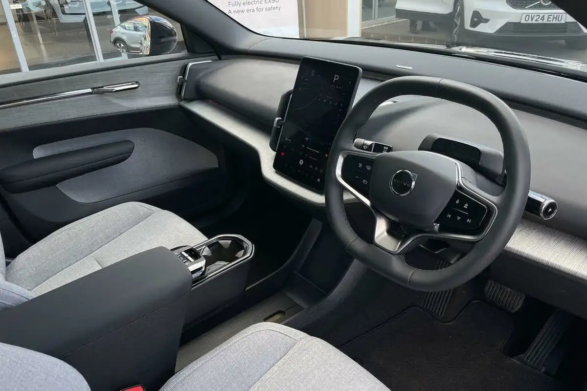 2024-volvo-ex30-e-single-motor-ultra-big-4