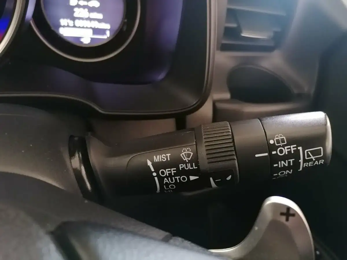 2016-honda-jazz-13-i-vtec-ex-navi-cvt-big-22