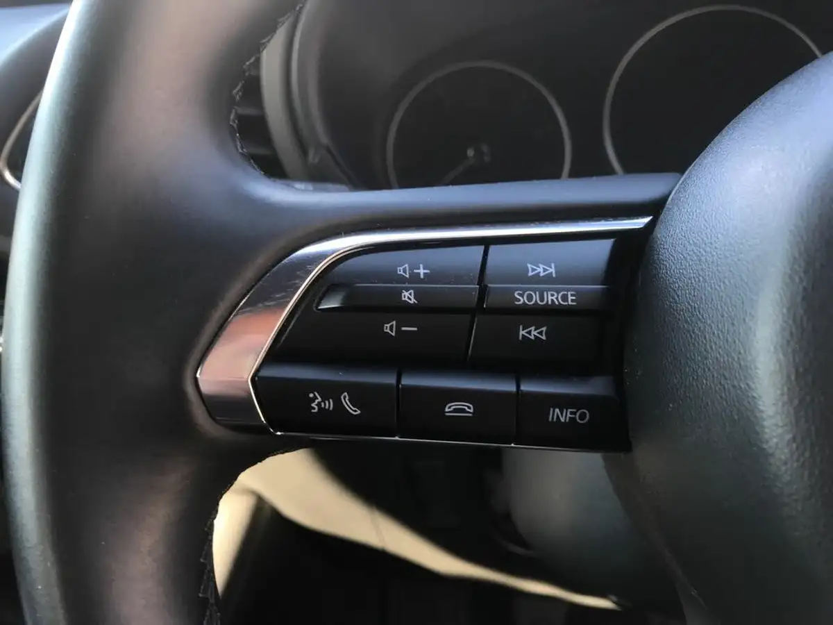 2024-mazda-mazda3-20-e-skyactiv-x-centre-line-big-15