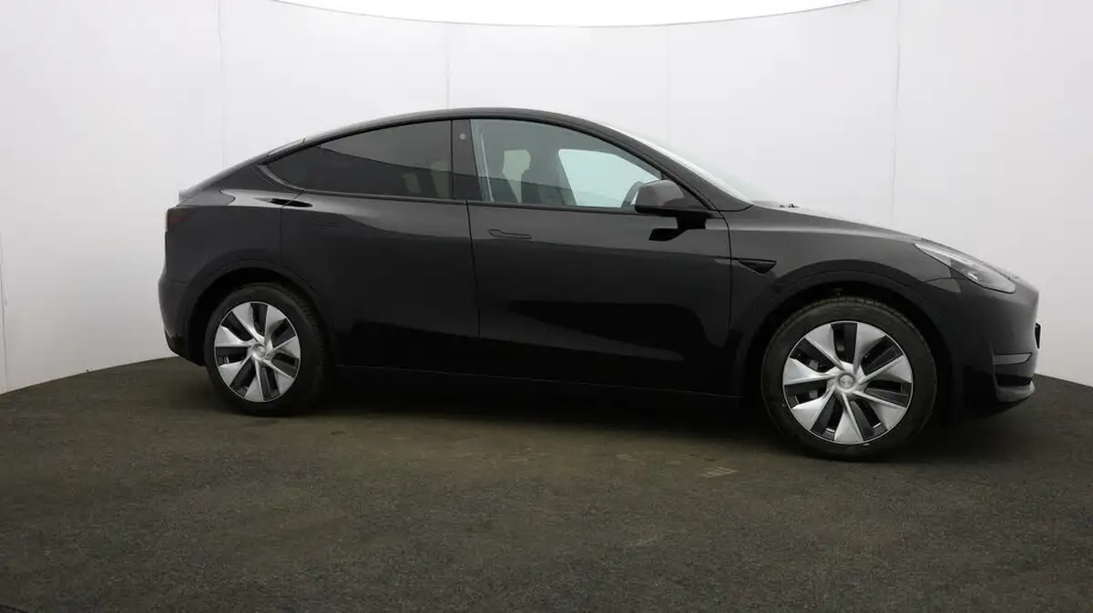 2022-tesla-model-y-e-long-range-big-50