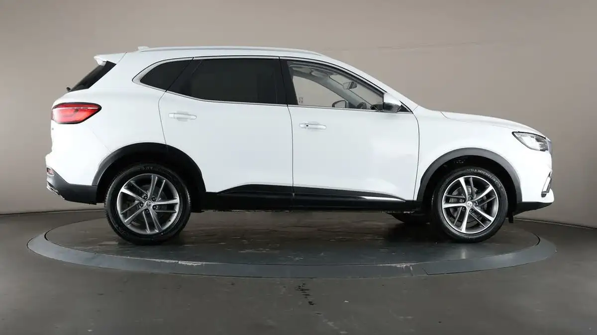 2022-mg-hs-15t-gdi-exclusive-162ps-big-60