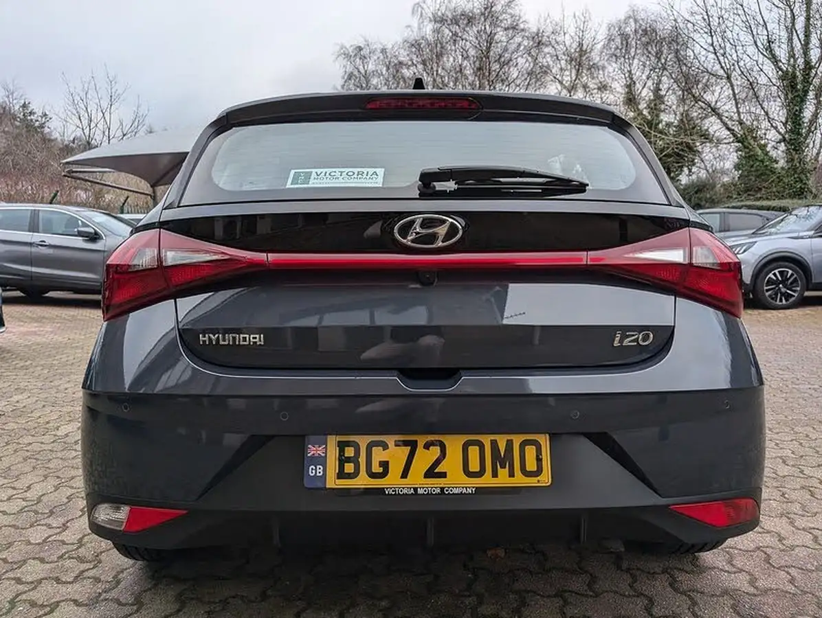 2022-hyundai-i20-10-t-gdi-se-connect-dct-big-3