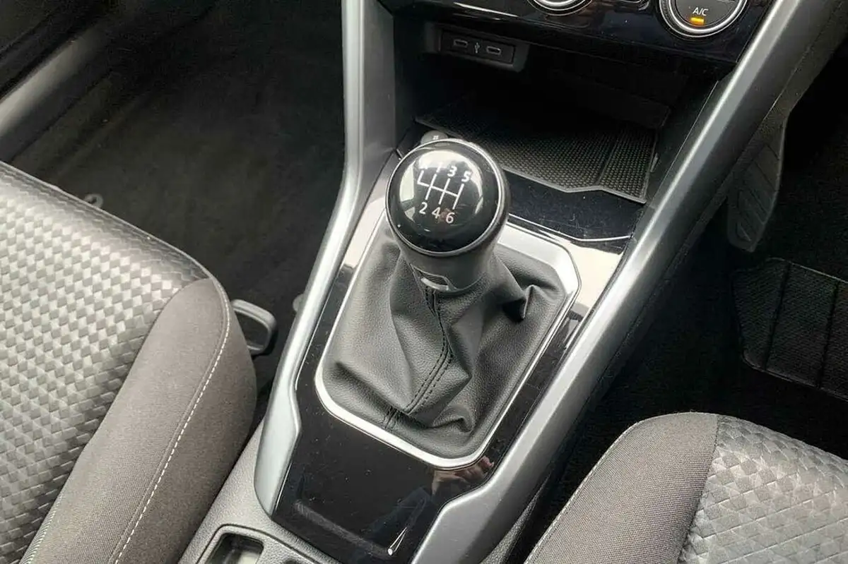 2021-volkswagen-t-roc-15-tsi-active-hatchback-5d-big-18