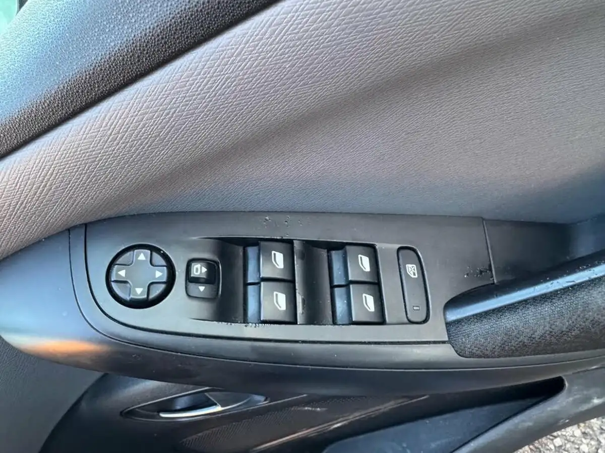 2016-citroen-c4-picasso-16bluehdi-vtr-100ps-big-15