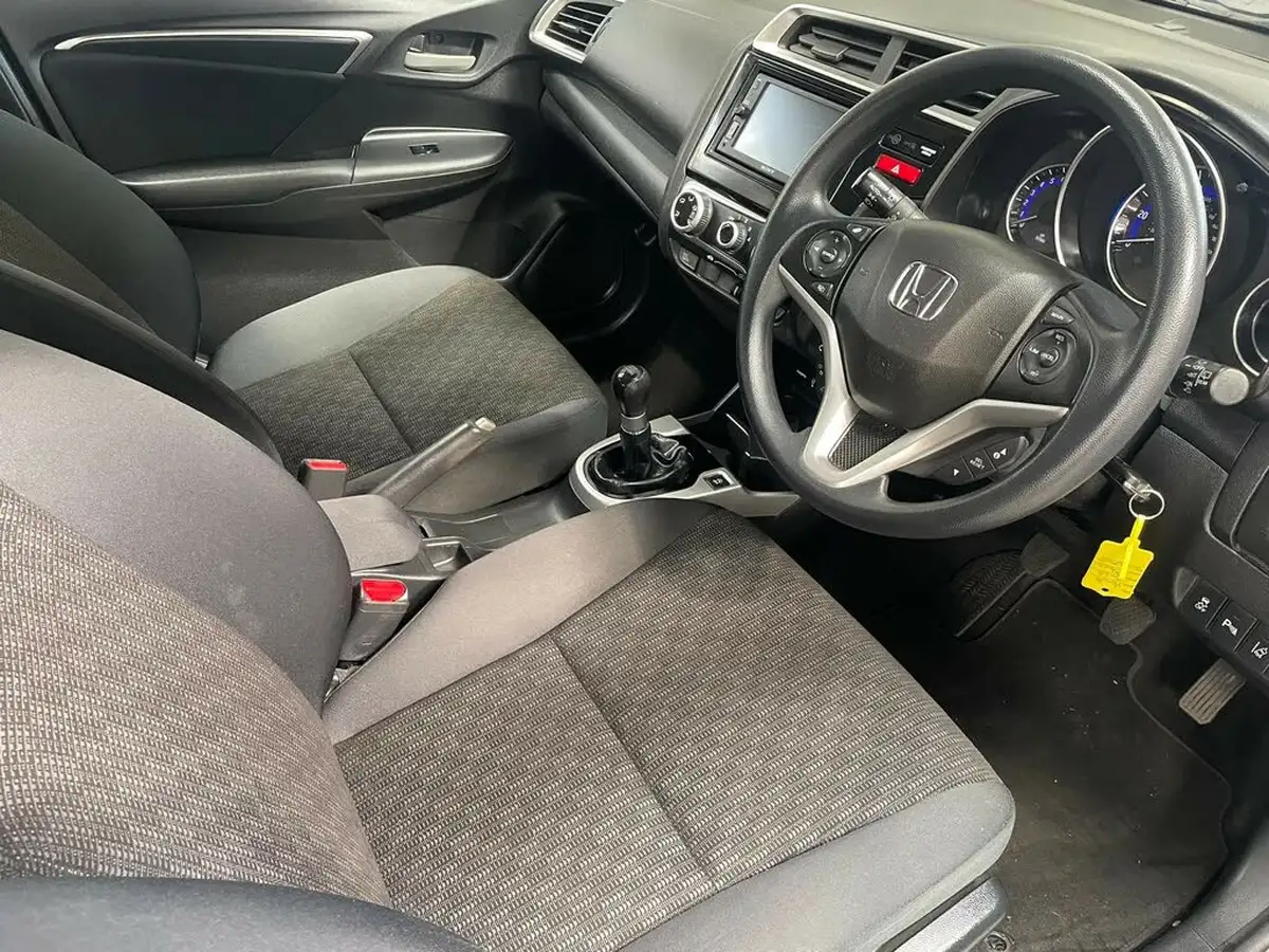 2015-honda-jazz-13-i-vtec-se-big-13