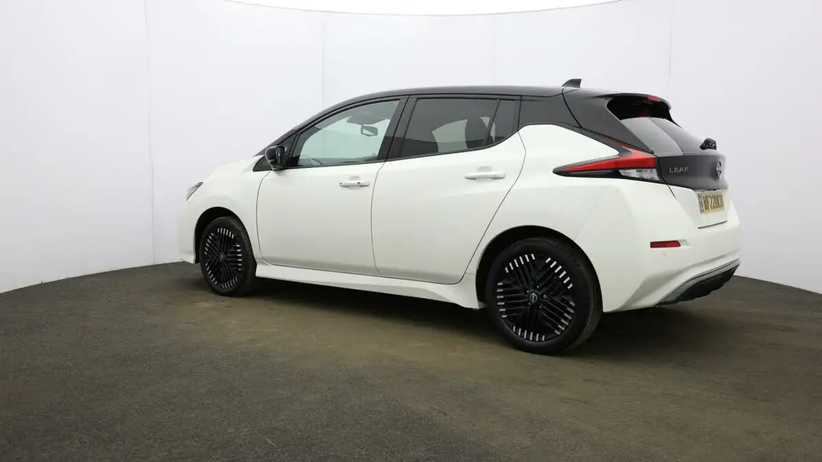 2022-nissan-leaf-e-e-tekna-59kwh-big-64