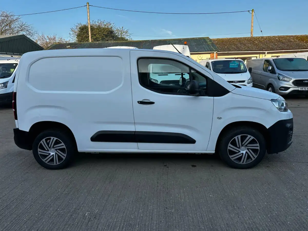 2019-citroen-berlingo-15bluehdi-1000-enterprise-100pseu6dt-e-panel-big-11