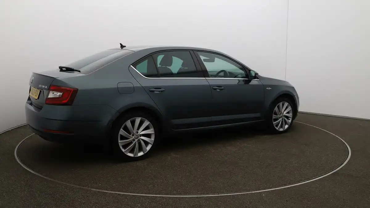 2019-skoda-octavia-20-tsi-laurin-klement-hatchback-big-45