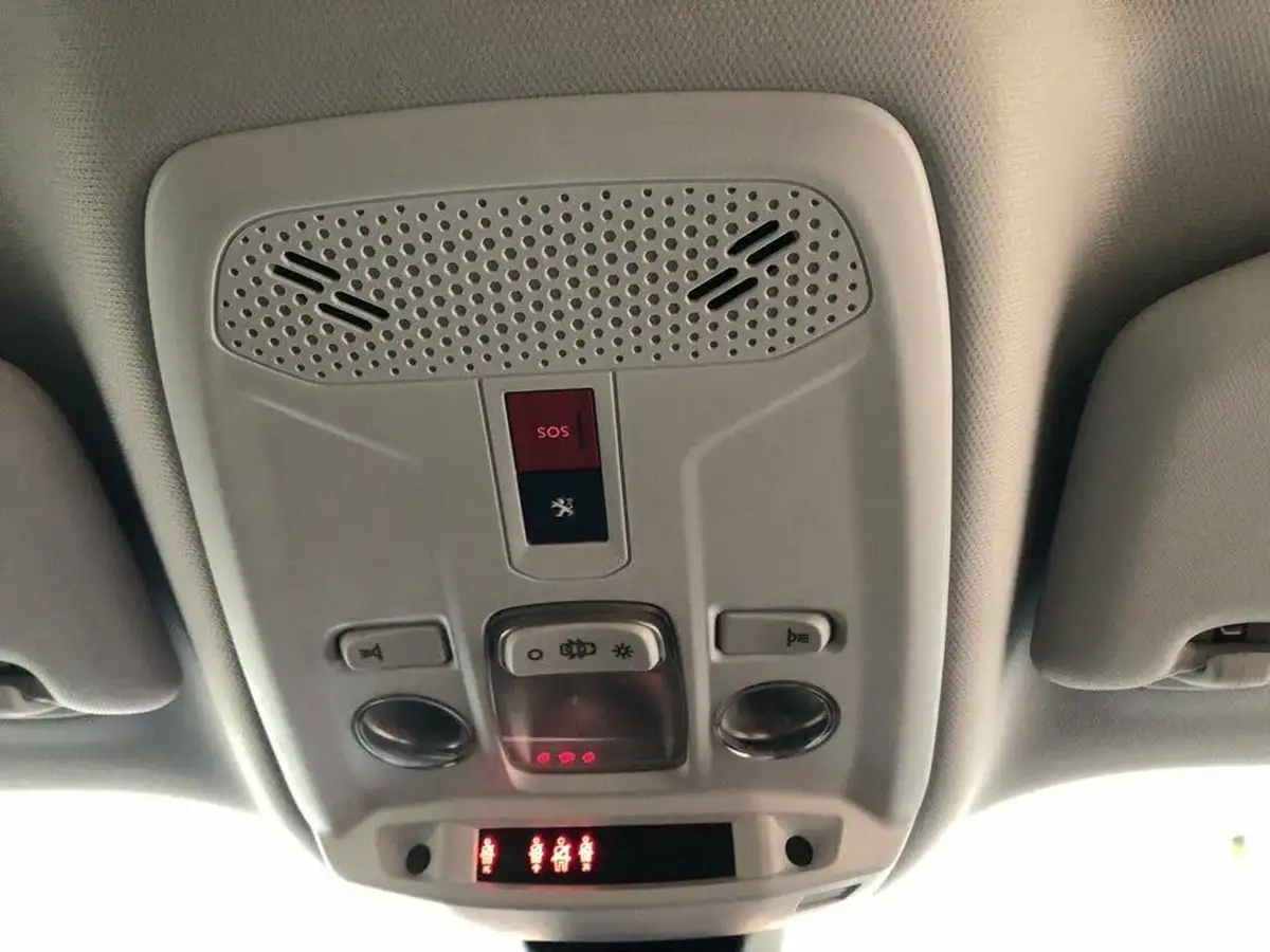 2021-peugeot-2008-suv-12-puretech-allure-premium-100bhp-big-28