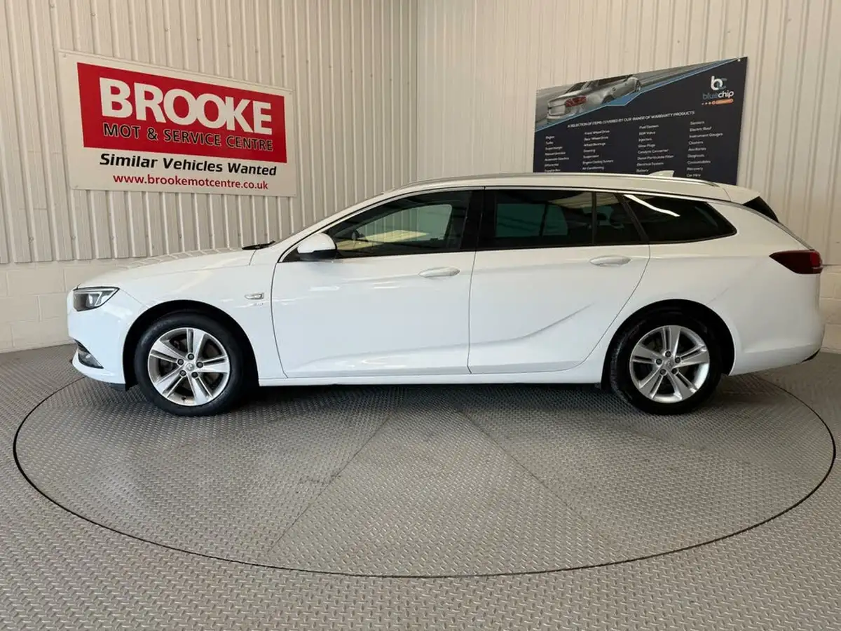 2018-vauxhall-insignia-sports-tourer-16td-sri-nav-136ps-ecotec-big-9