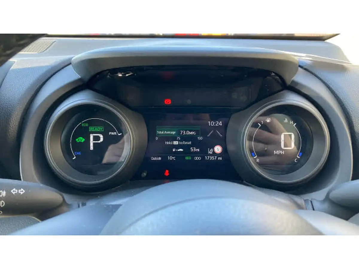 2022-toyota-yaris-15-vvt-i-design-big-8