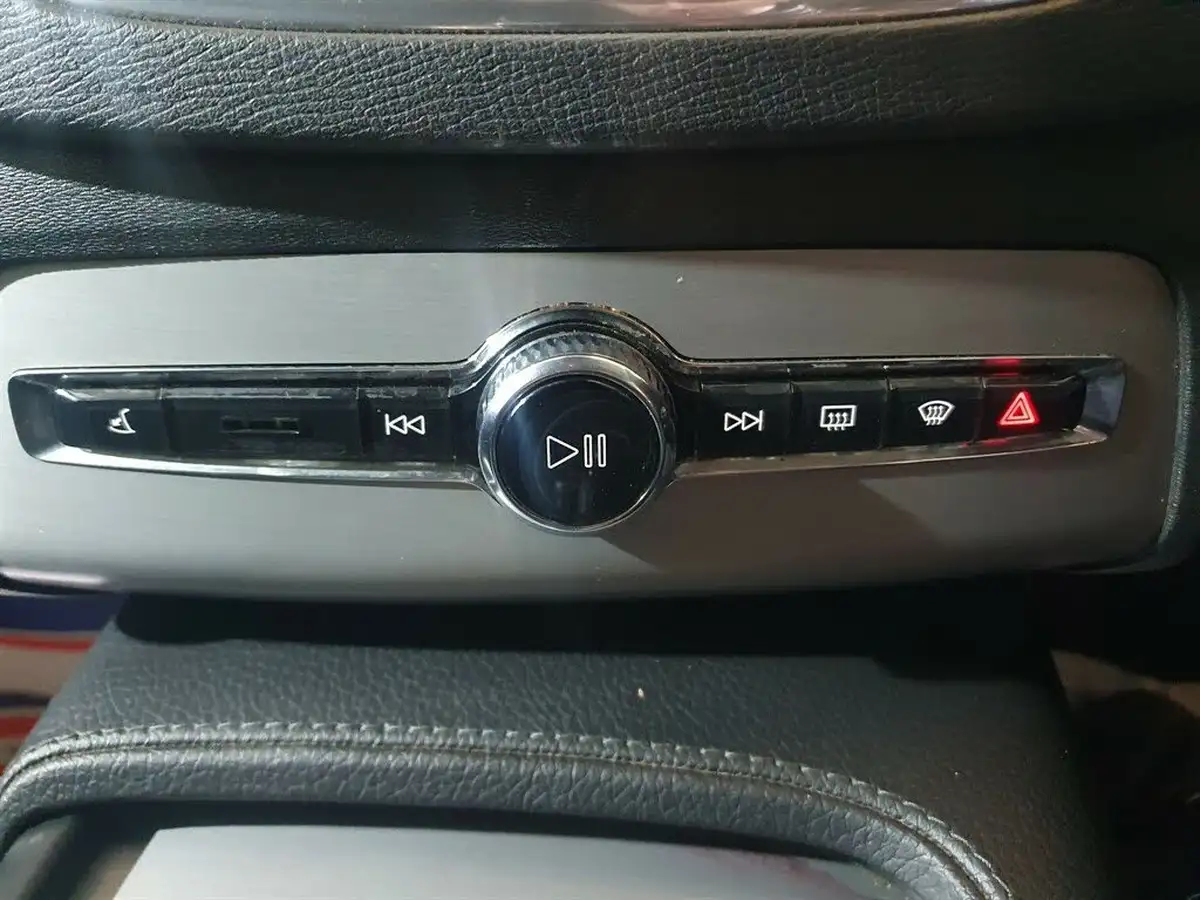 2019-volvo-xc90-20td-b5-momentum-big-24
