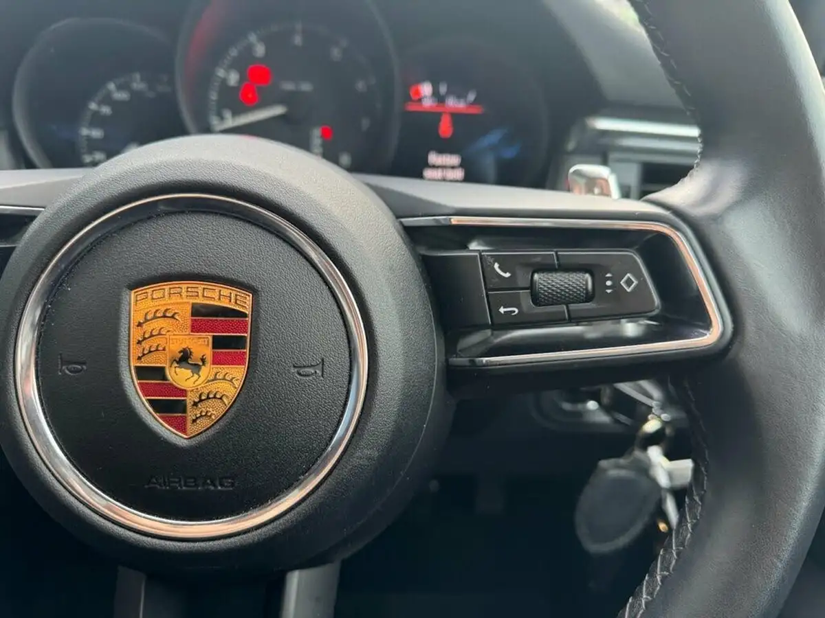 2022-porsche-macan-20-big-21