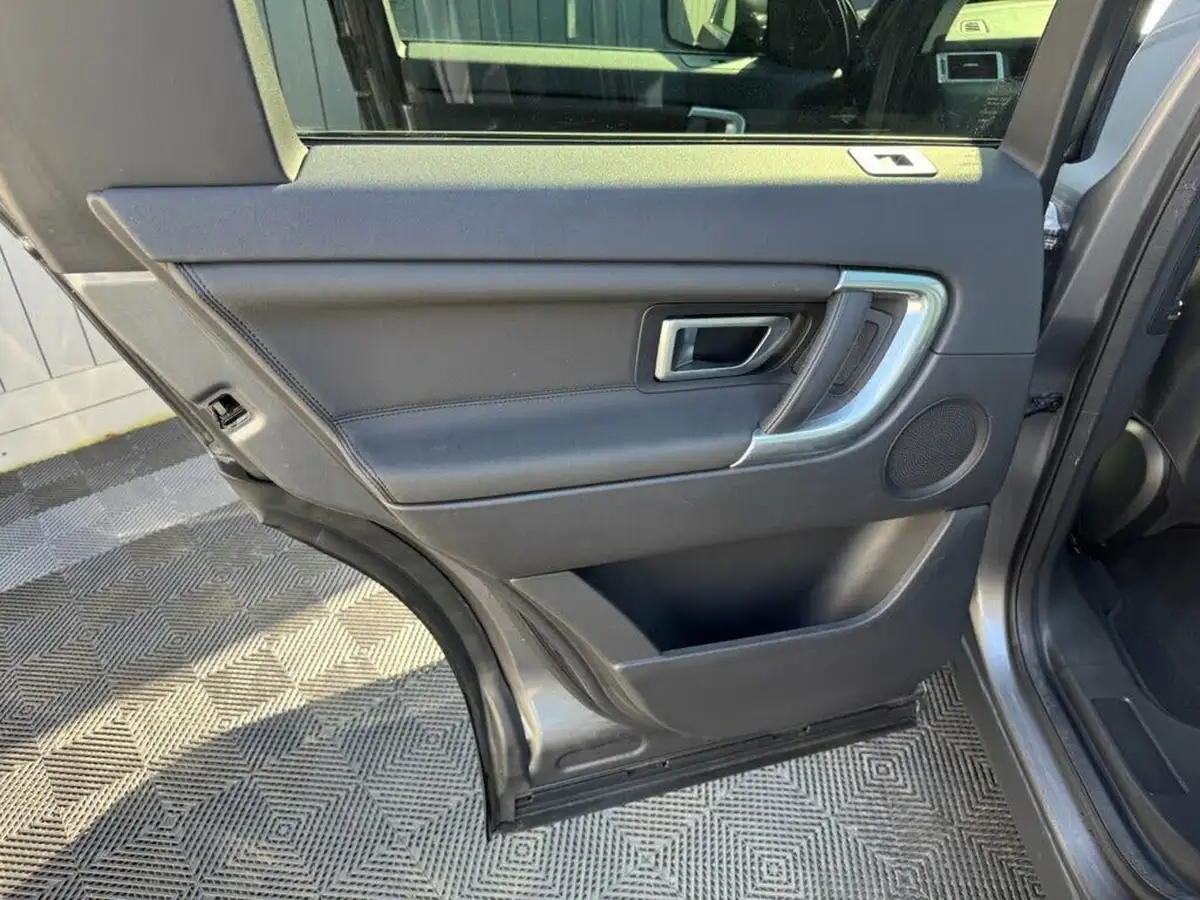 2015-land-rover-discovery-sport-22td-hse-awd-auto-big-22