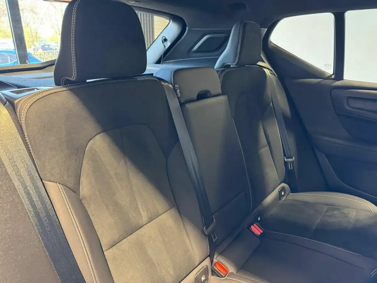 2023-volvo-xc40-15-t5-ultimate-dark-big-35