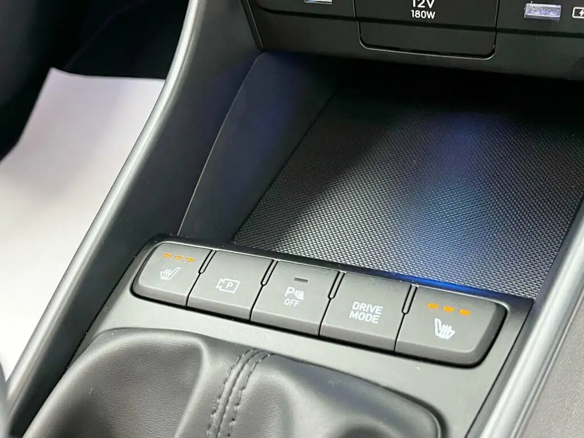 2023-hyundai-i20-10-t-gdi-premium-48-volt-hybrid-eclutch-imt-big-23