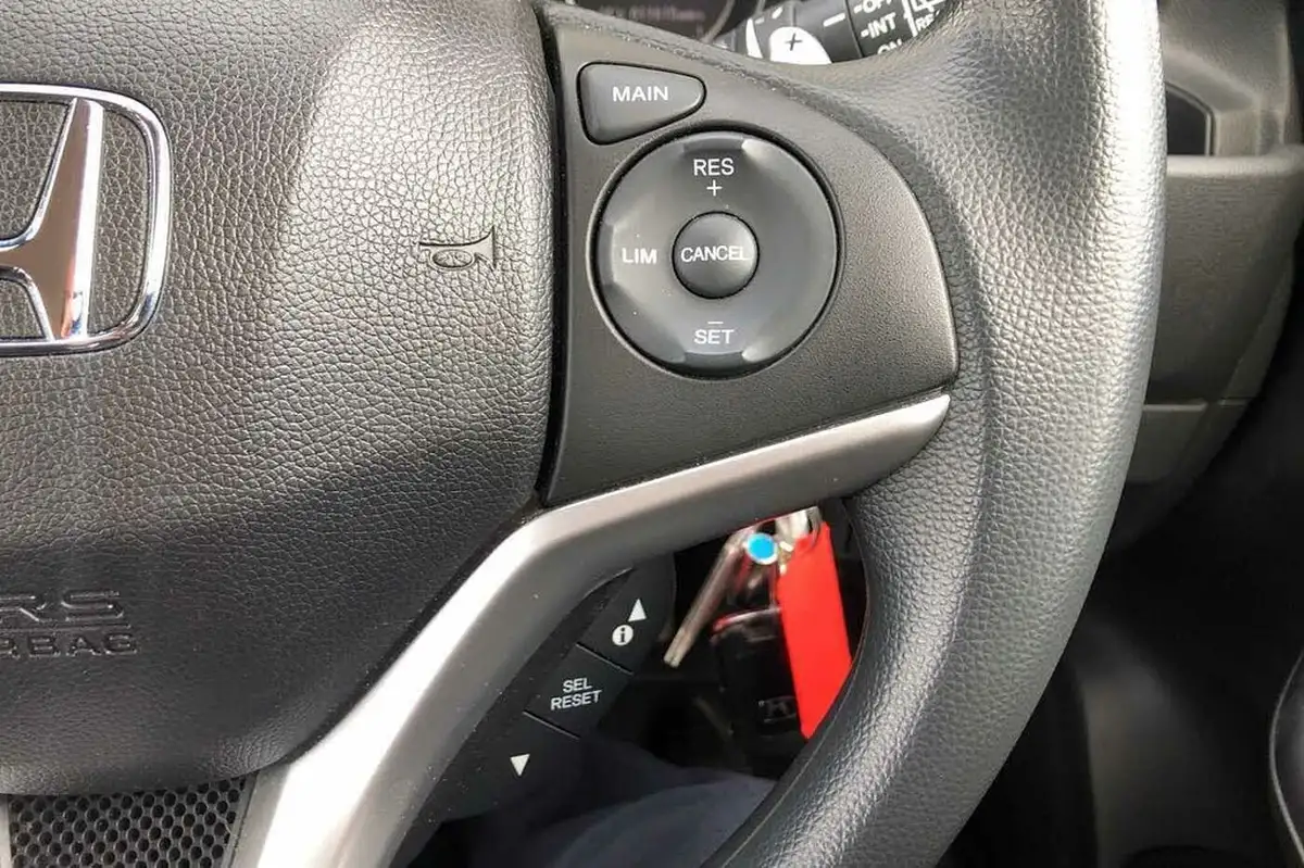 2018-honda-jazz-13-i-vtec-se-cvt-big-33