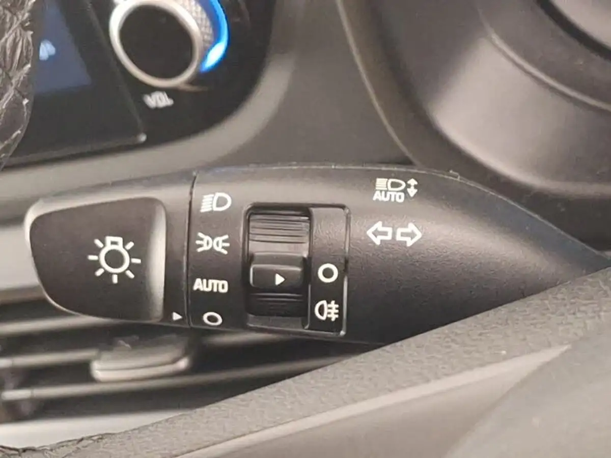 2022-hyundai-i20-10-t-gdi-se-connect-eclutch-imt-big-15